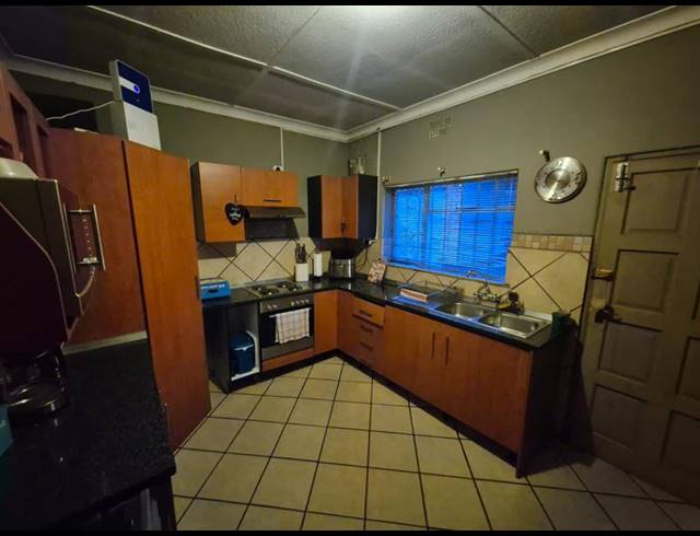 6 BEDROOM HOUSE FOR SALE IN ELSBURG